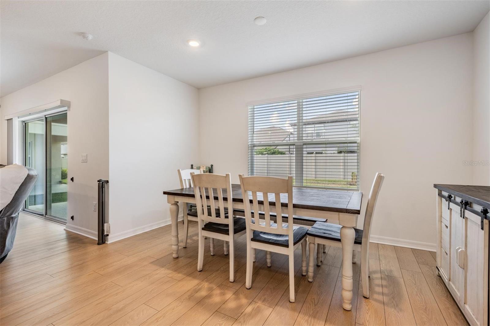 Listing photo id 12 for 3549 Ivy Springs Lane