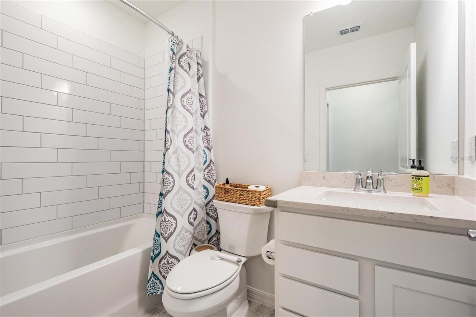 Listing photo id 13 for 3549 Ivy Springs Lane