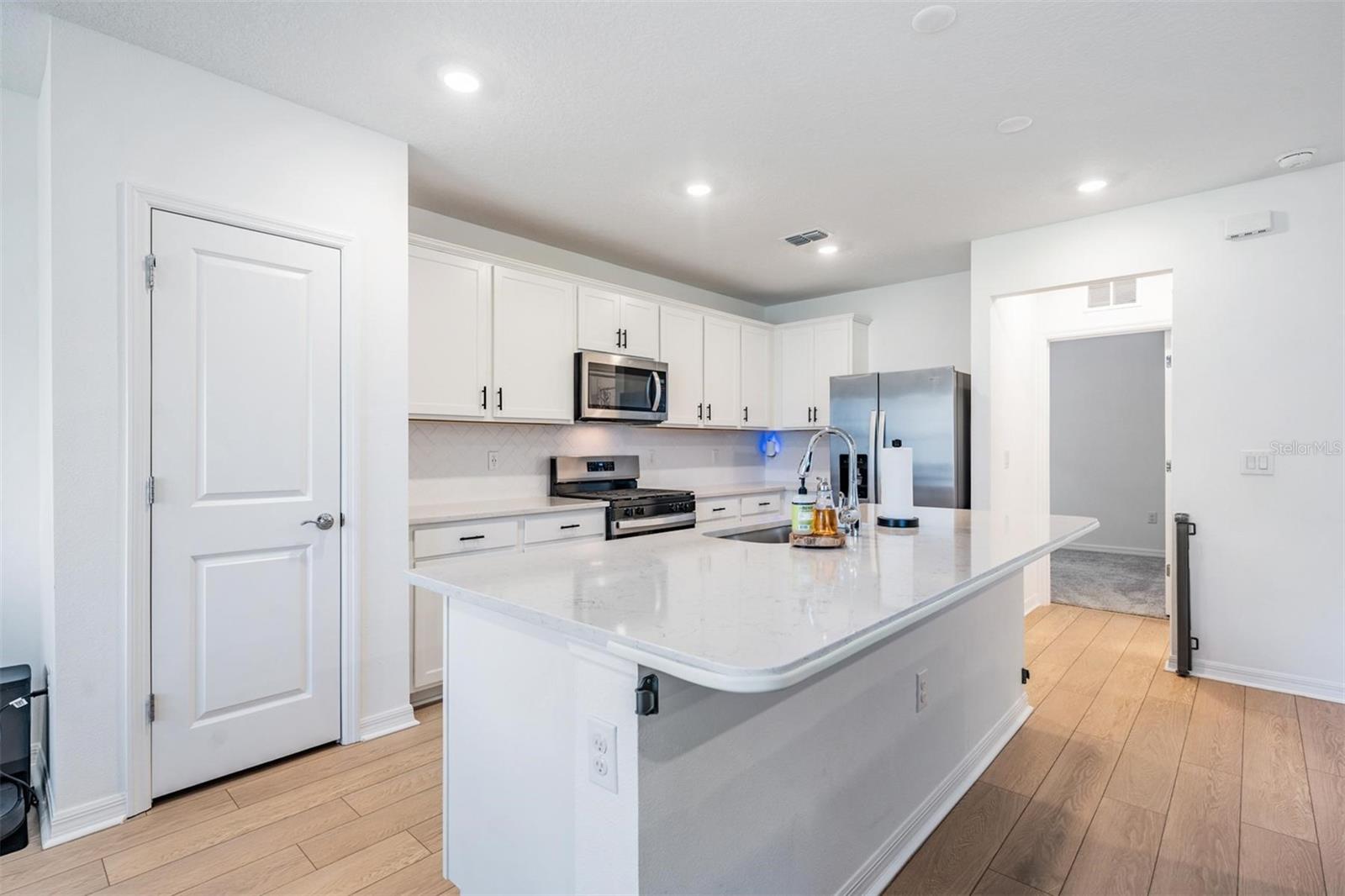 Listing photo id 3 for 3549 Ivy Springs Lane