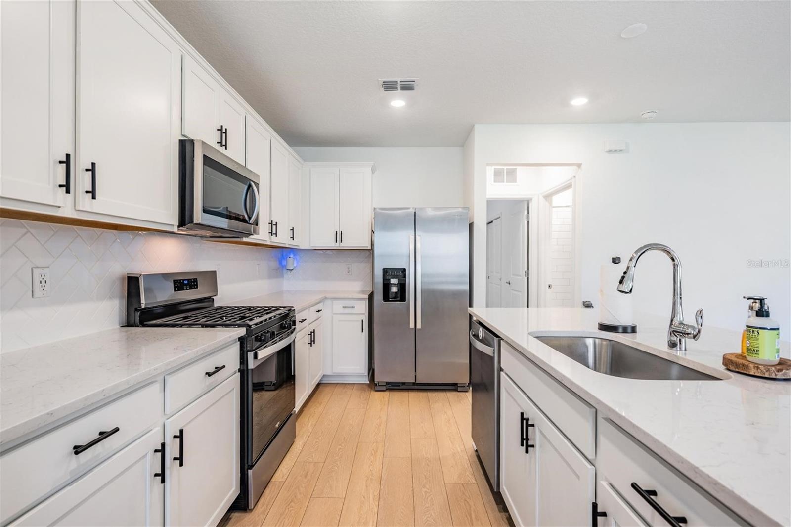 Listing photo id 4 for 3549 Ivy Springs Lane