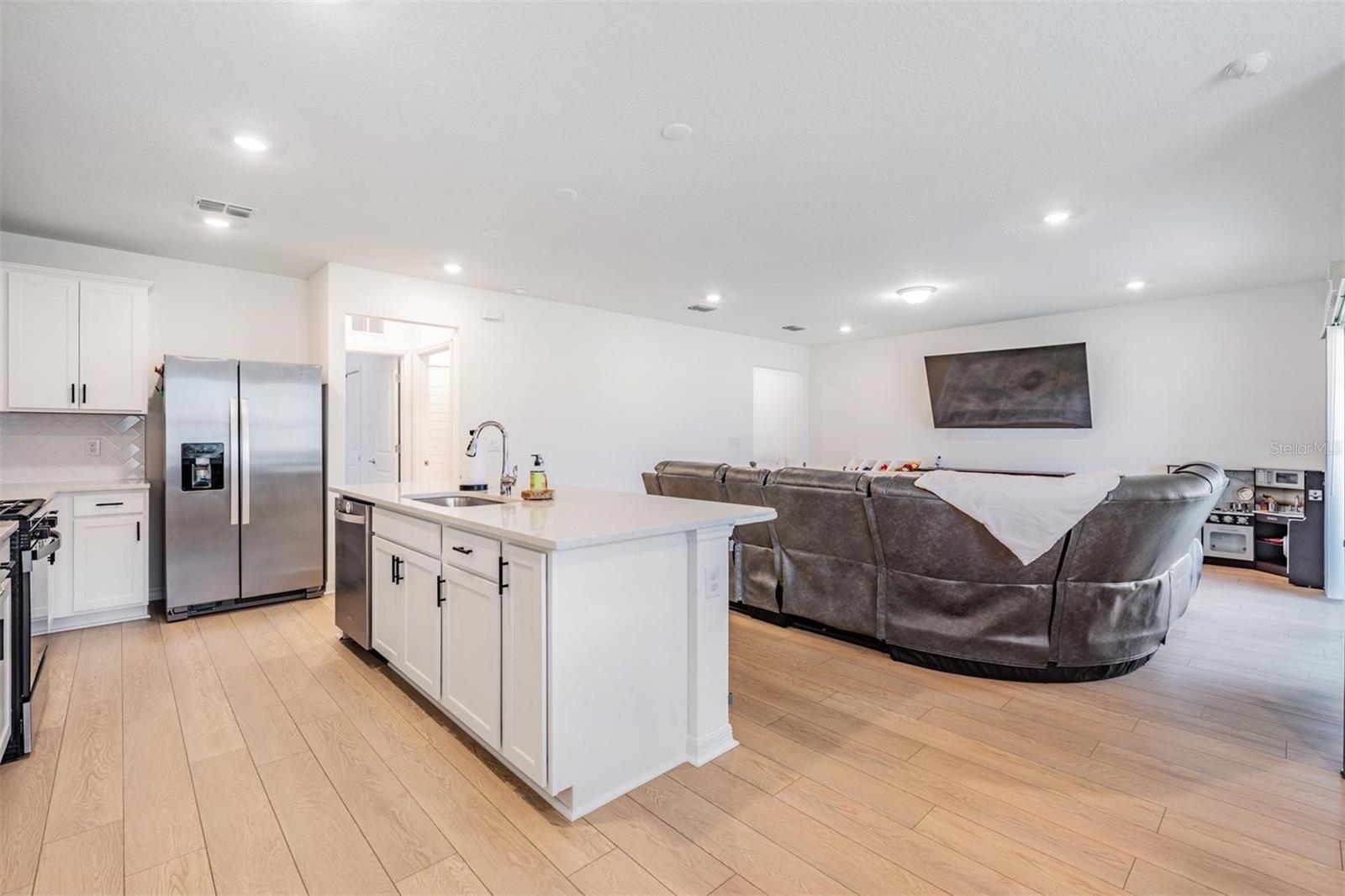 Listing photo id 5 for 3549 Ivy Springs Lane