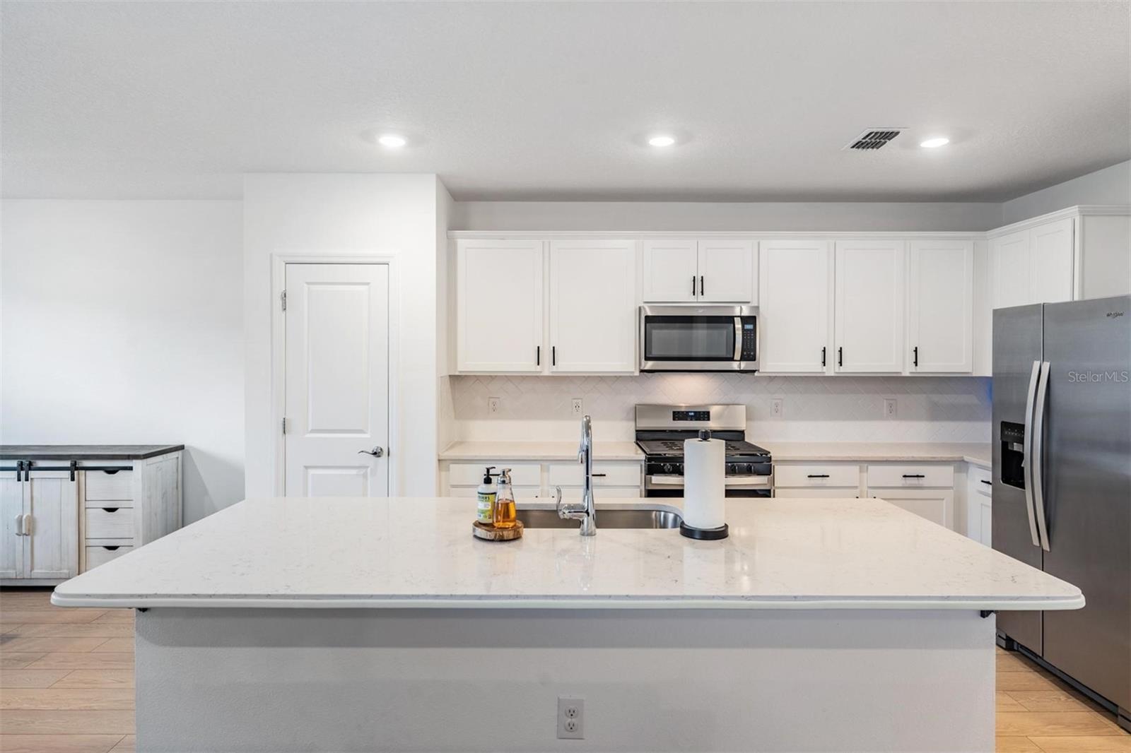 Listing photo id 7 for 3549 Ivy Springs Lane