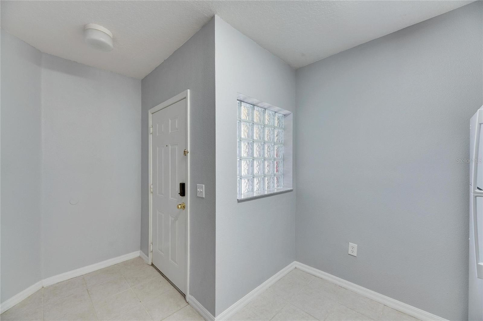 Image 18 of 32 For 9516 Amberdale Court 202