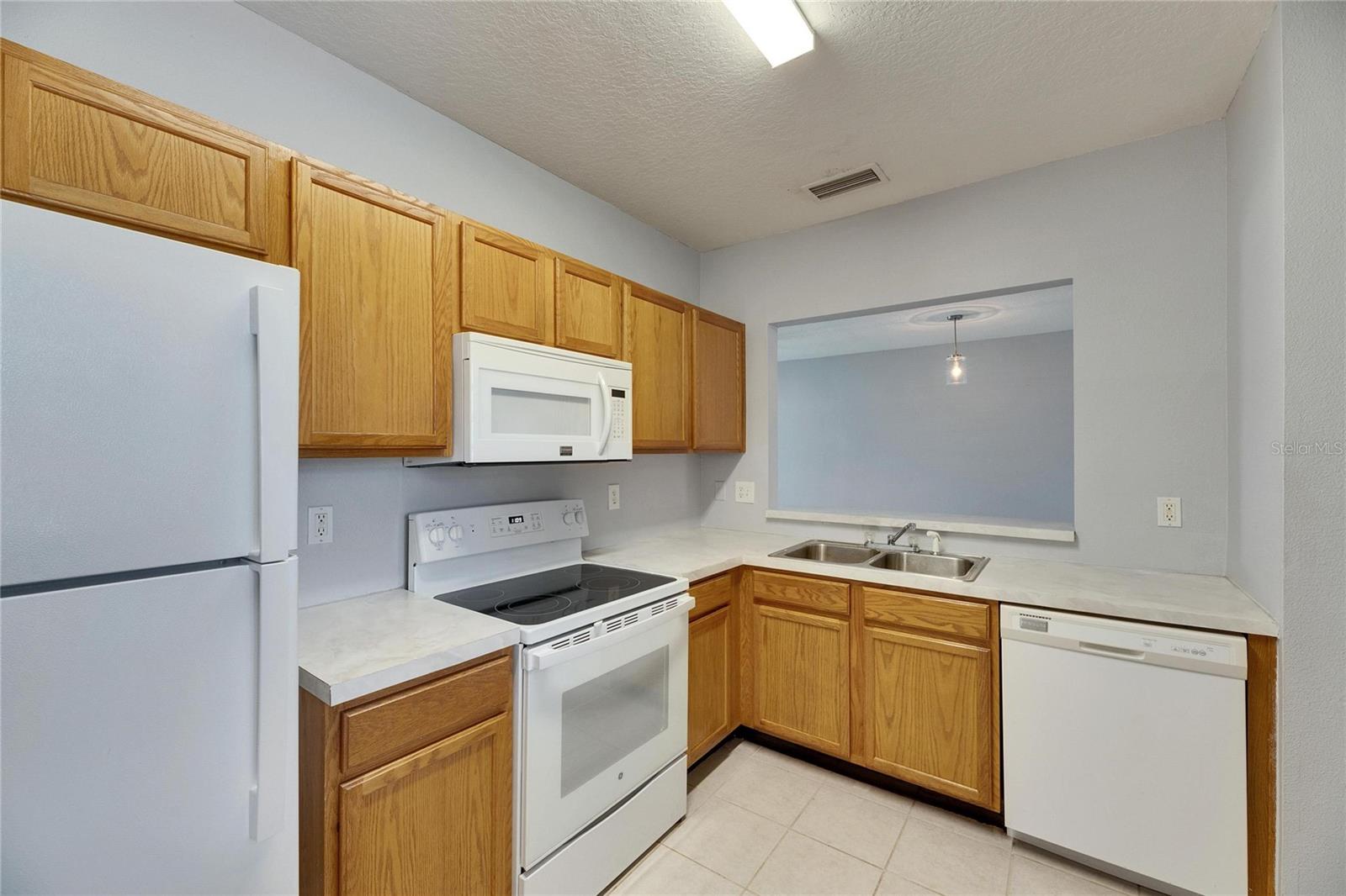 Image 20 of 32 For 9516 Amberdale Court 202