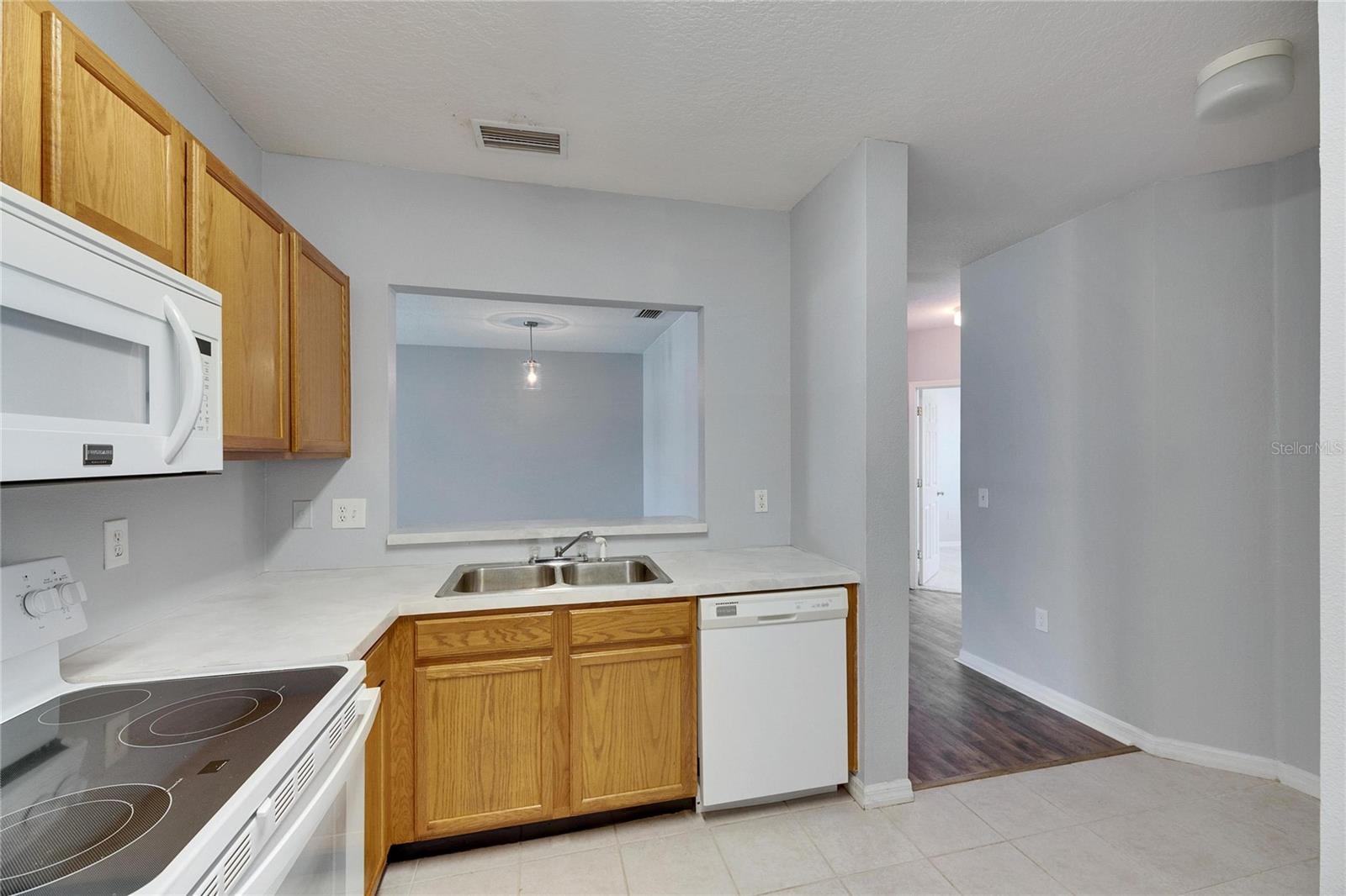 Image 21 of 32 For 9516 Amberdale Court 202