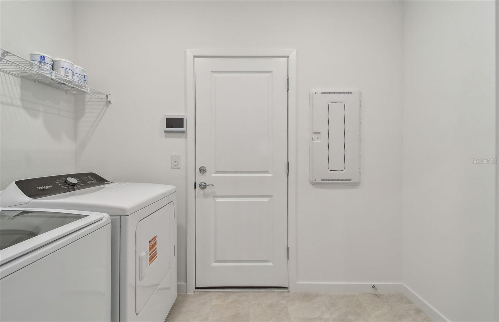 Listing photo id 11 for 3770 Hornbeam Road