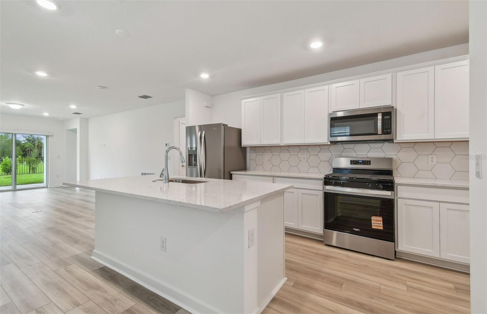 Listing photo id 0 for 3770 Hornbeam Road