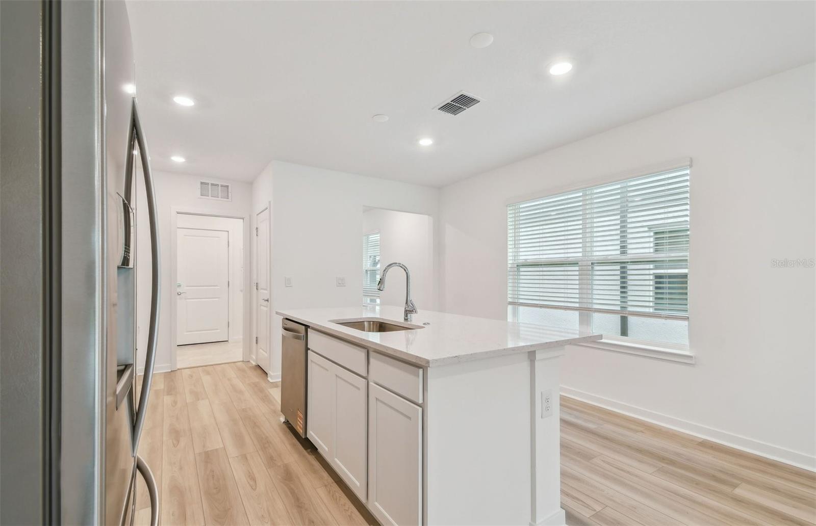 Listing photo id 2 for 3770 Hornbeam Road