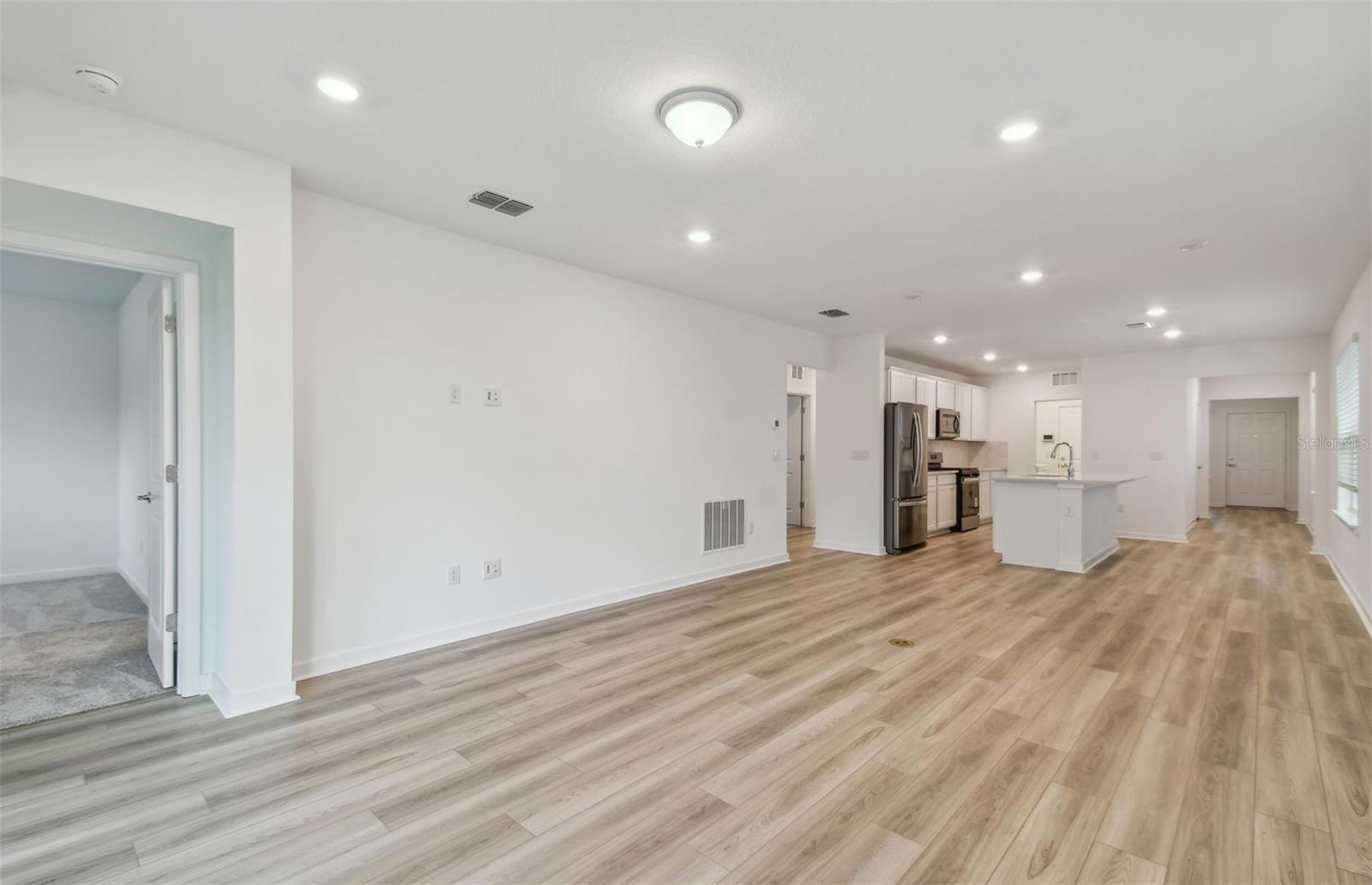 Listing photo id 3 for 3770 Hornbeam Road