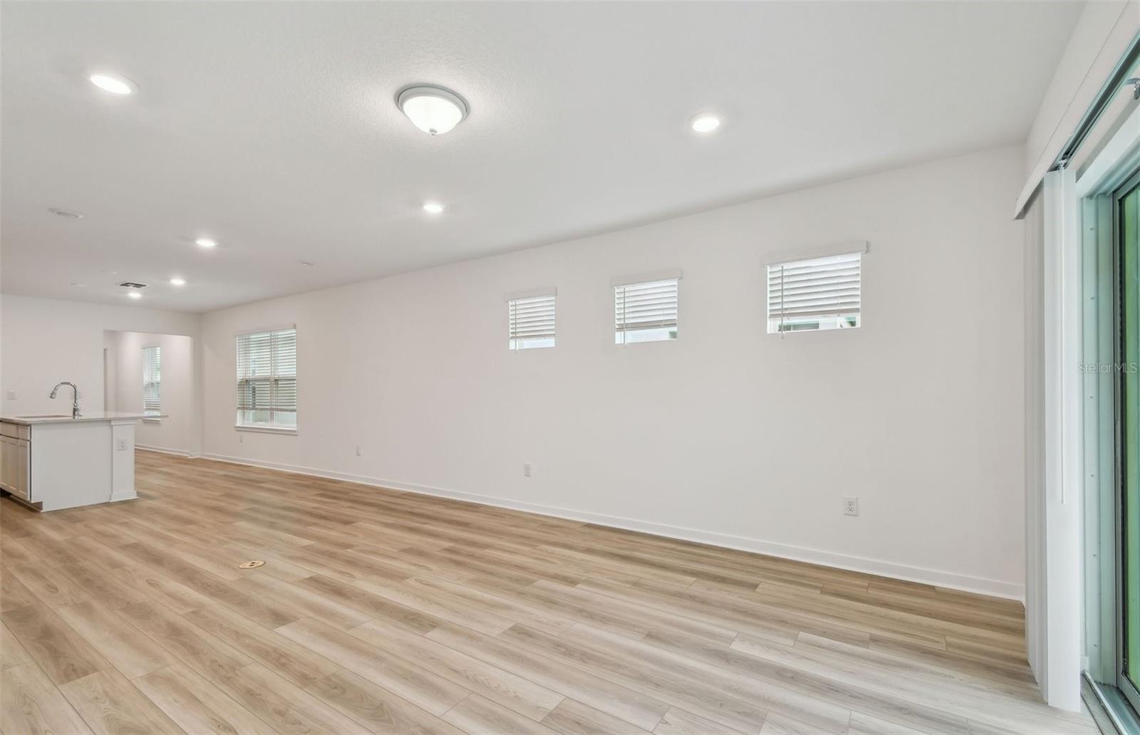 Listing photo id 5 for 3770 Hornbeam Road