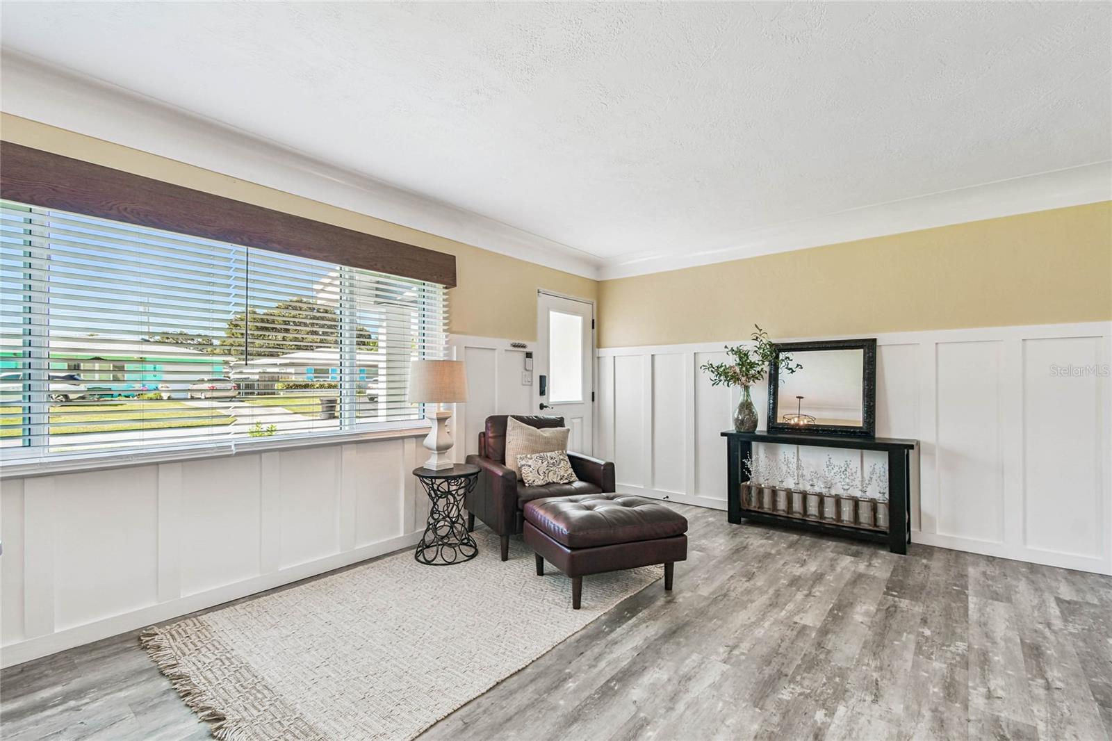 Image 10 of 66 For 6819 30th Avenue N