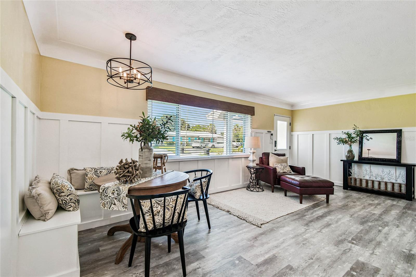Image 11 of 66 For 6819 30th Avenue N