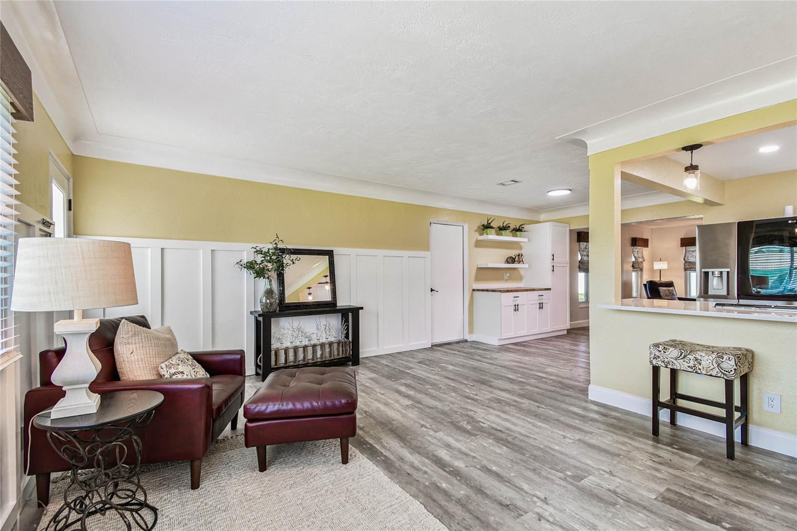 Image 15 of 66 For 6819 30th Avenue N