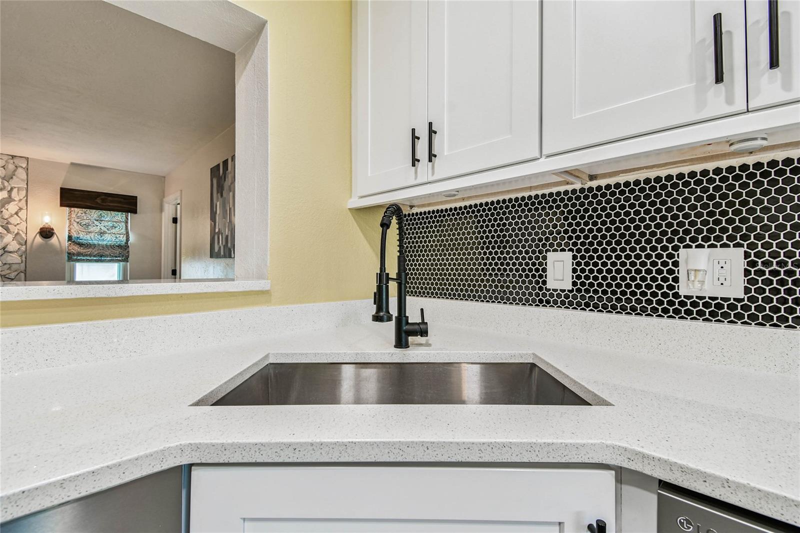 Image 20 of 66 For 6819 30th Avenue N