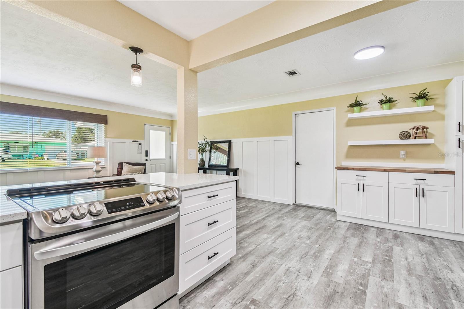 Image 21 of 66 For 6819 30th Avenue N