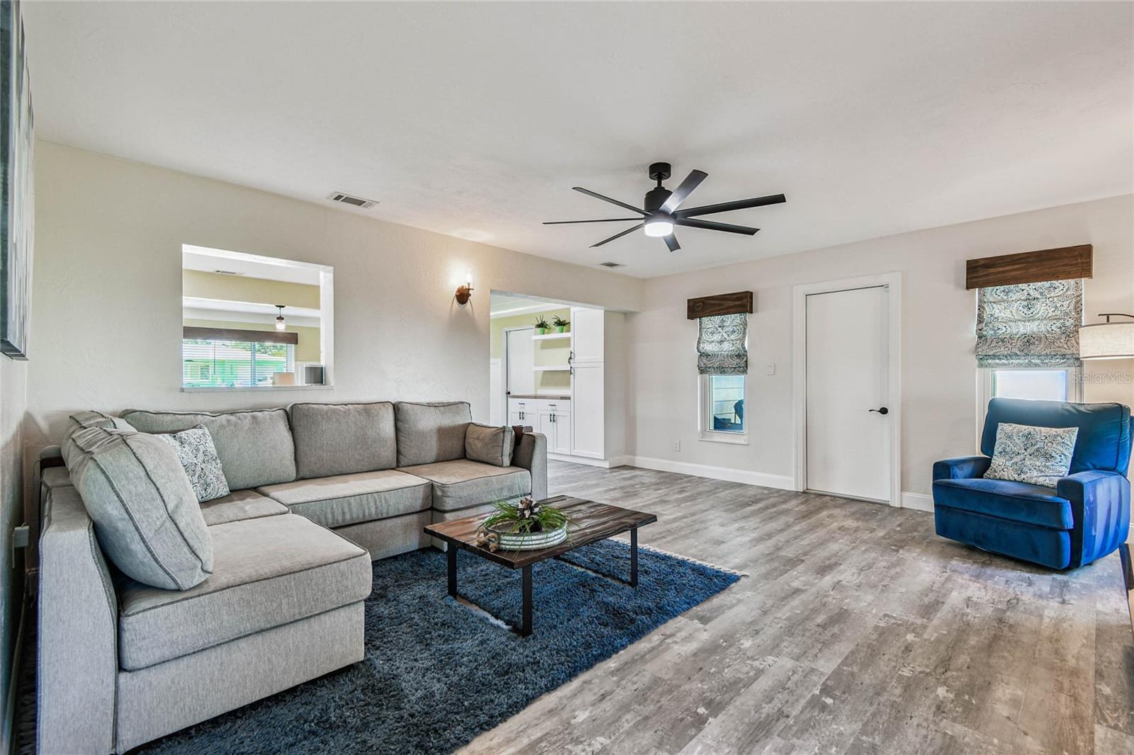 Image 27 of 66 For 6819 30th Avenue N
