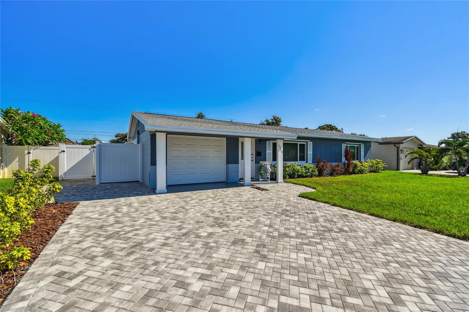 Image 5 of 66 For 6819 30th Avenue N