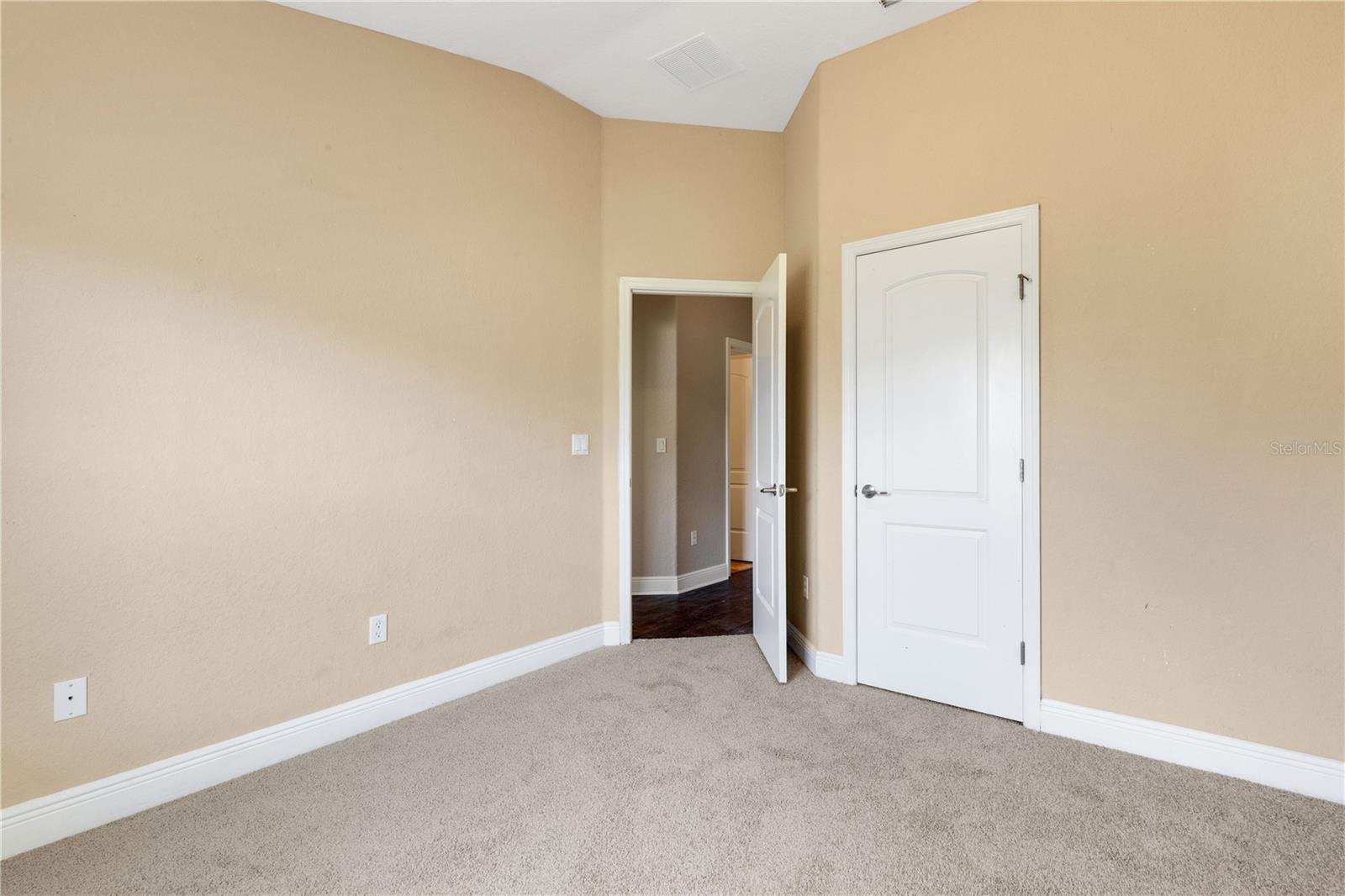 Image 18 of 25 For 1164 Kittansett Lane