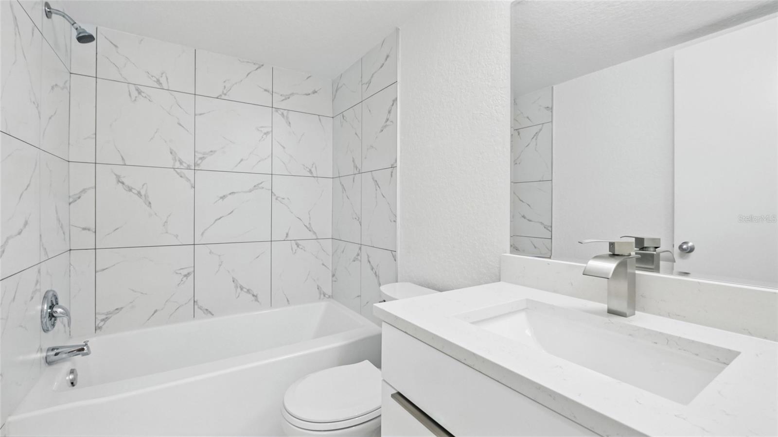Image 13 of 17 For 900 Cove Cay Drive 6e