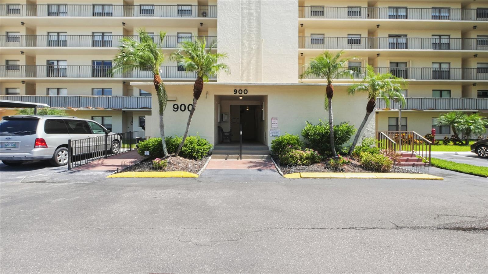 Image 17 of 17 For 900 Cove Cay Drive 6e