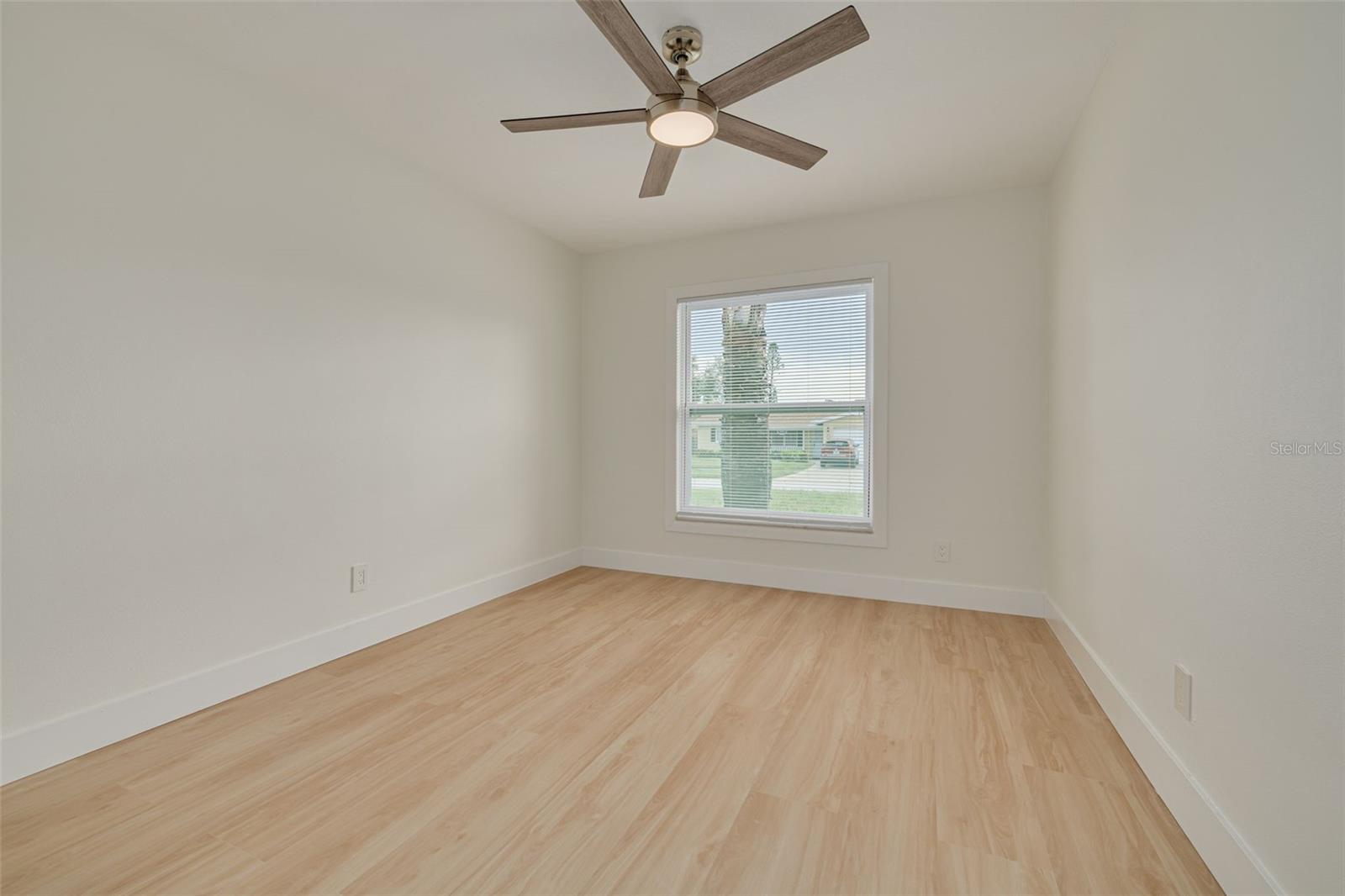 Image 17 of 27 For 12819 126th Terrace