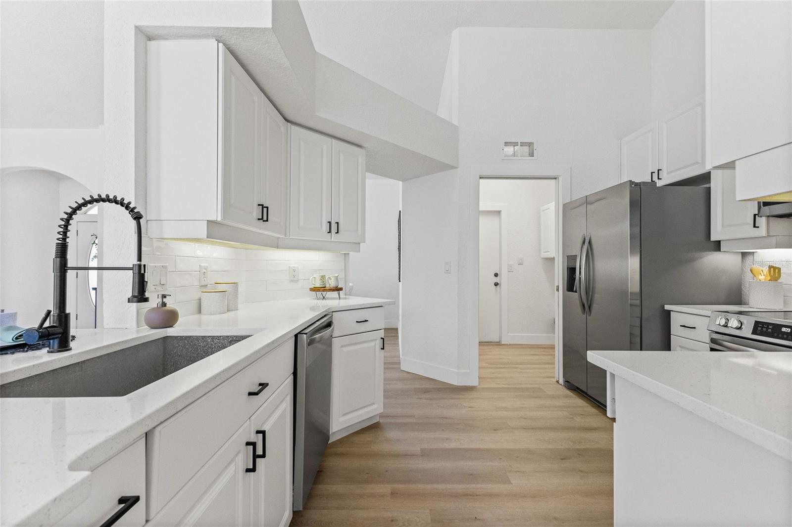 Listing photo id 8 for 15408 Cambria Drive