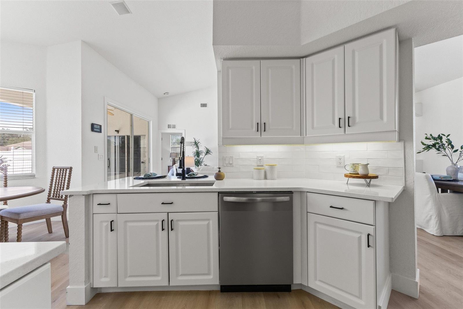 Listing photo id 9 for 15408 Cambria Drive
