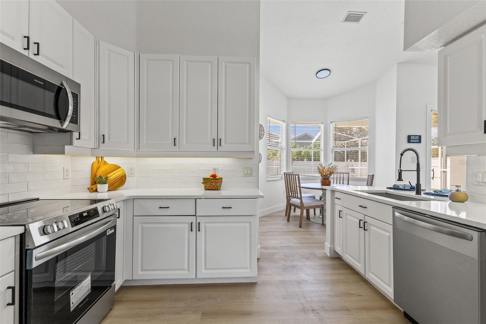 Listing photo id 10 for 15408 Cambria Drive