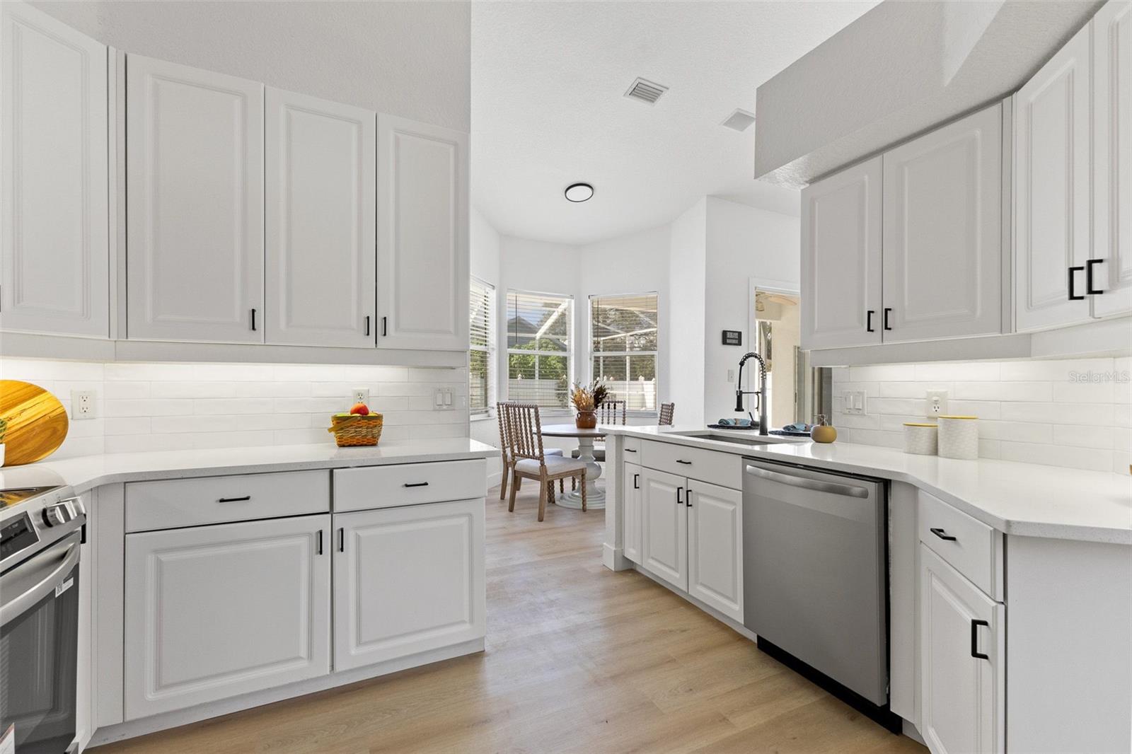 Listing photo id 11 for 15408 Cambria Drive