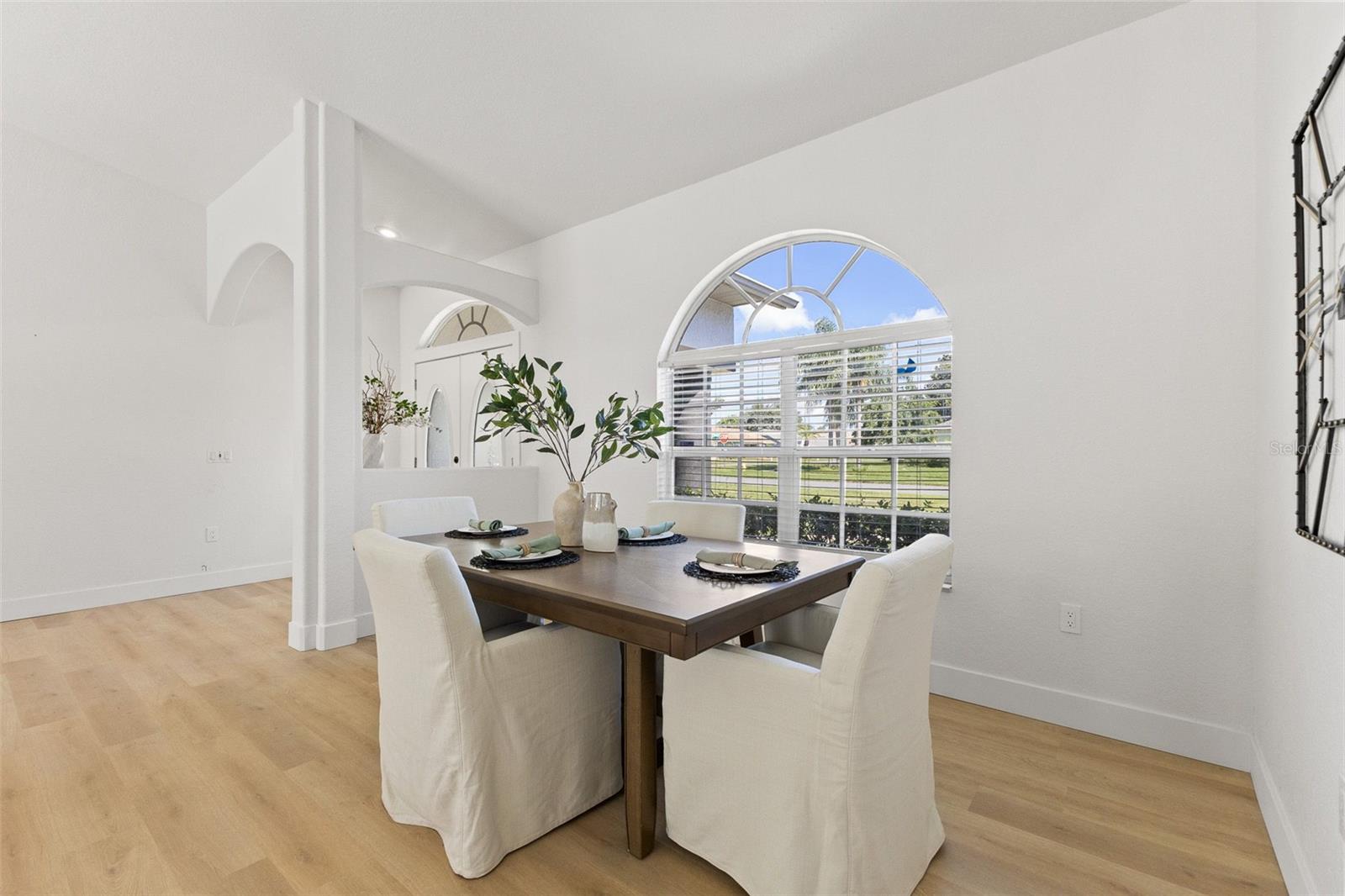 Listing photo id 13 for 15408 Cambria Drive