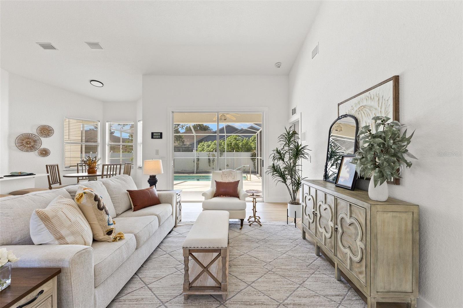 Listing photo id 16 for 15408 Cambria Drive