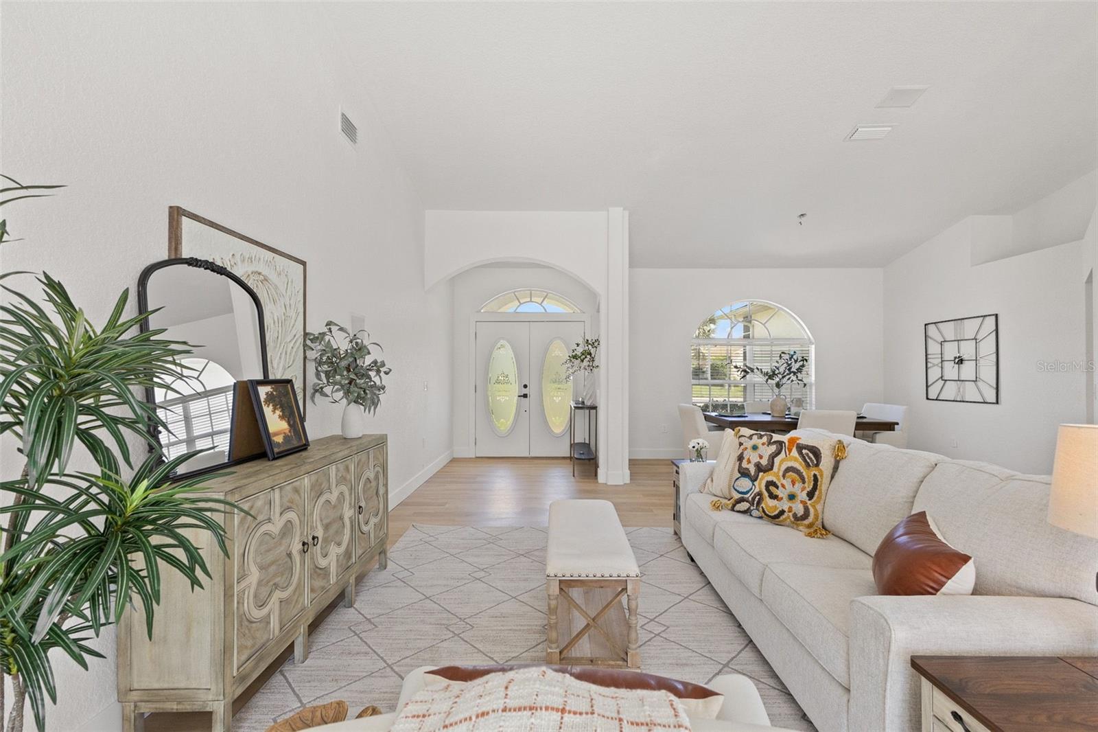Listing photo id 19 for 15408 Cambria Drive
