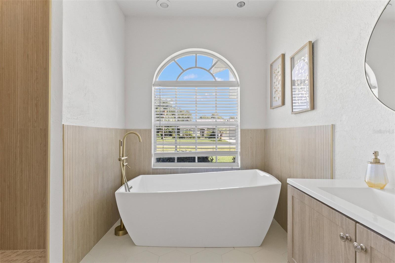 Listing photo id 22 for 15408 Cambria Drive