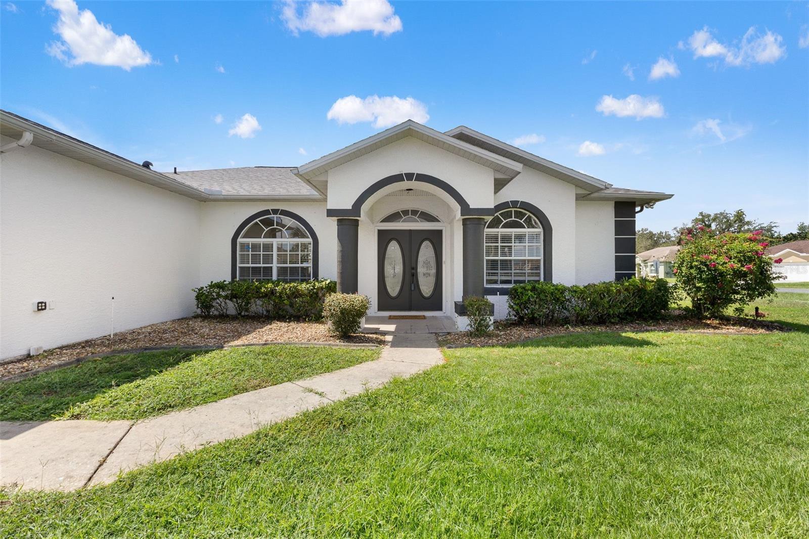 Listing photo id 1 for 15408 Cambria Drive