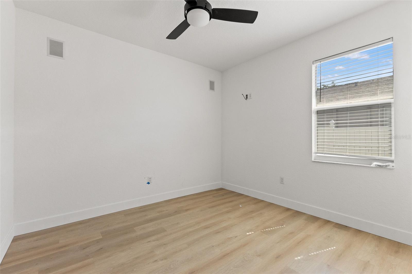 Listing photo id 31 for 15408 Cambria Drive