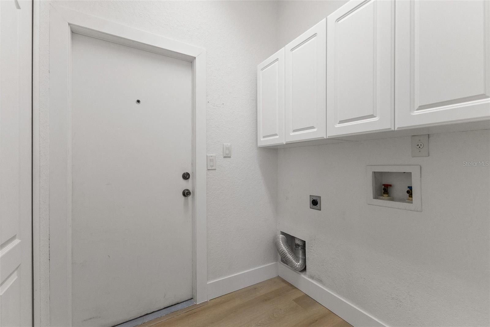 Listing photo id 32 for 15408 Cambria Drive