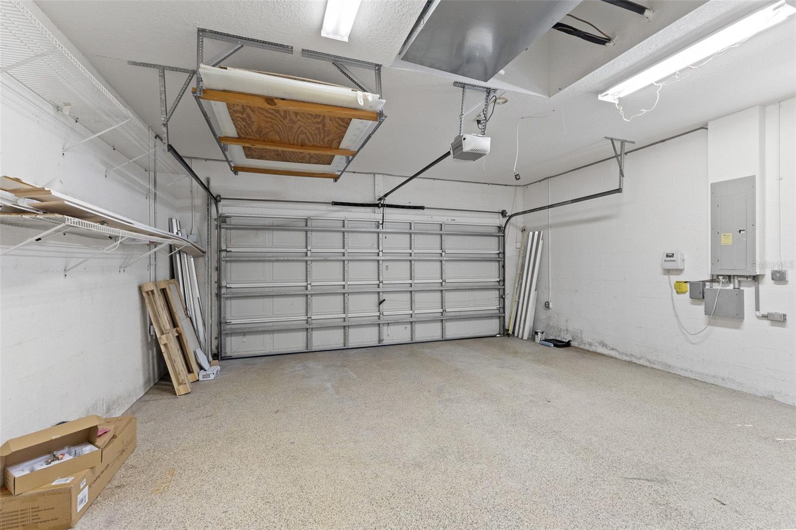 Listing photo id 33 for 15408 Cambria Drive