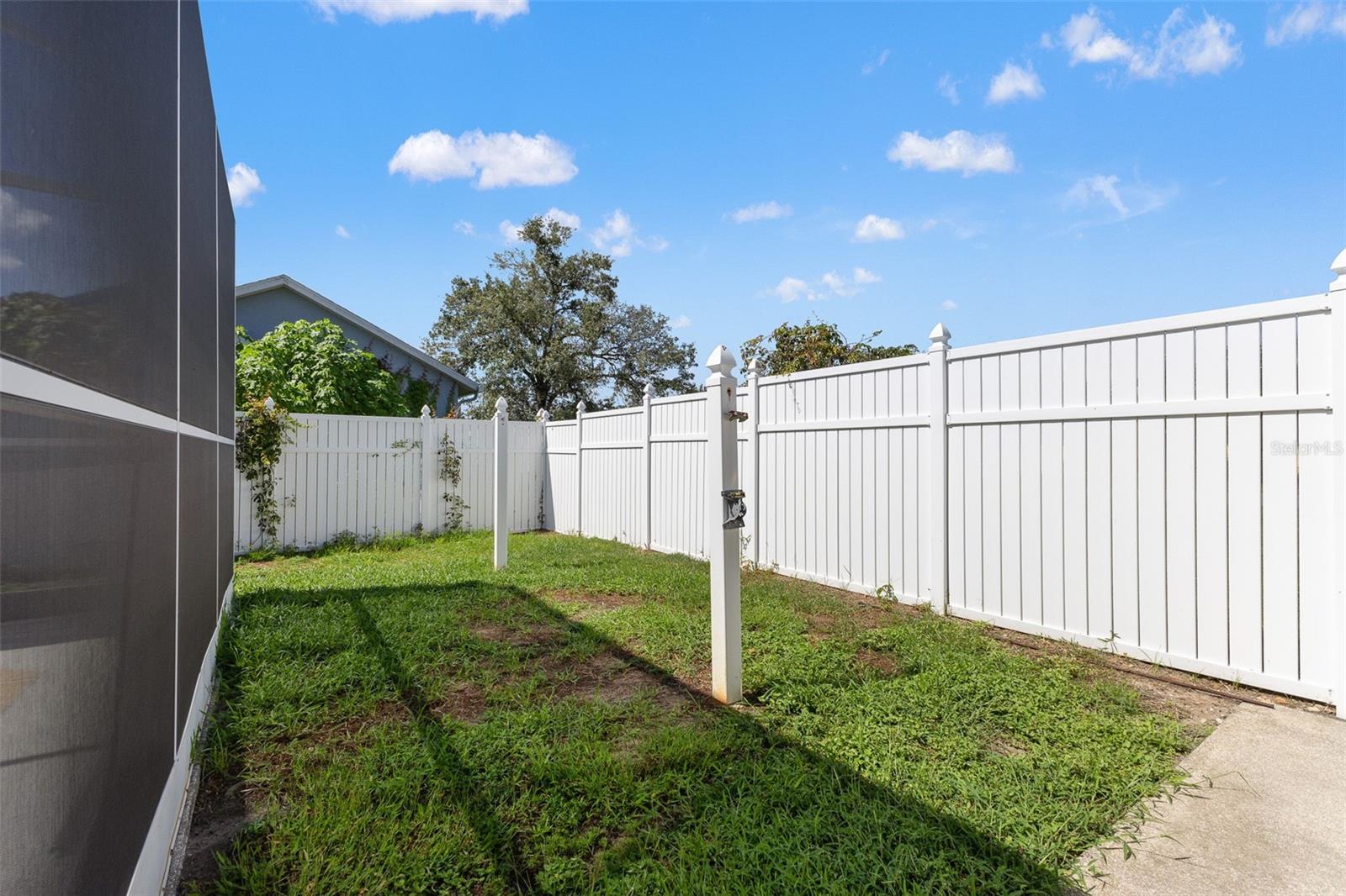Listing photo id 35 for 15408 Cambria Drive