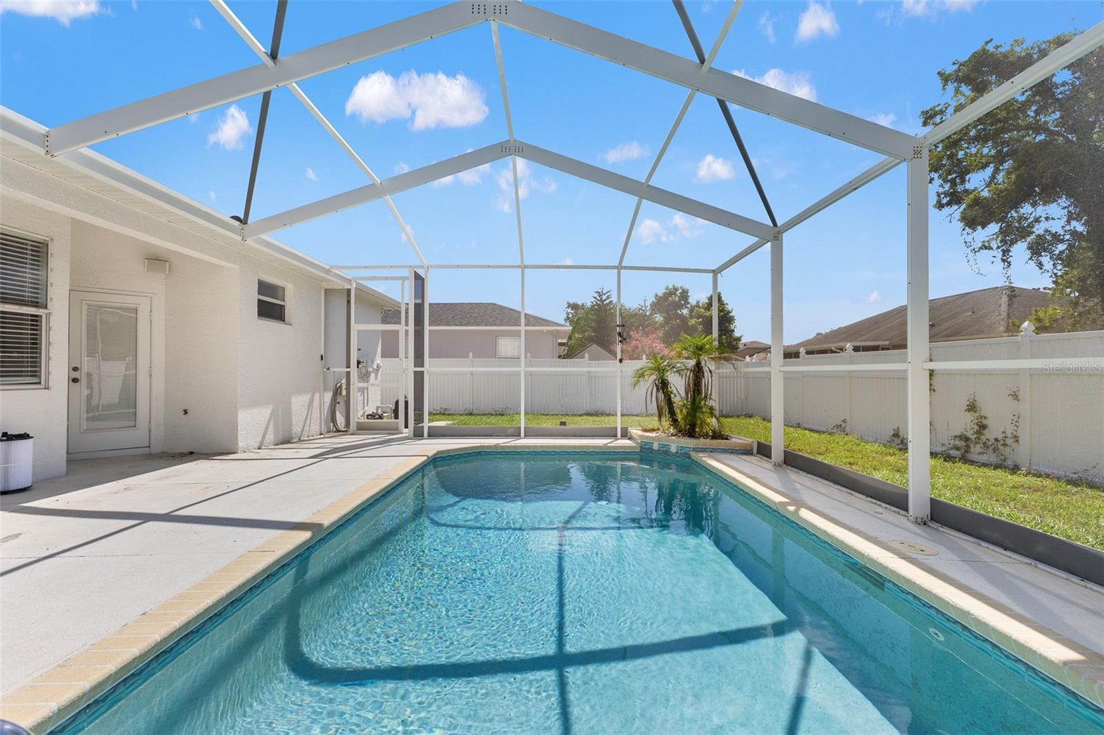 Listing photo id 37 for 15408 Cambria Drive
