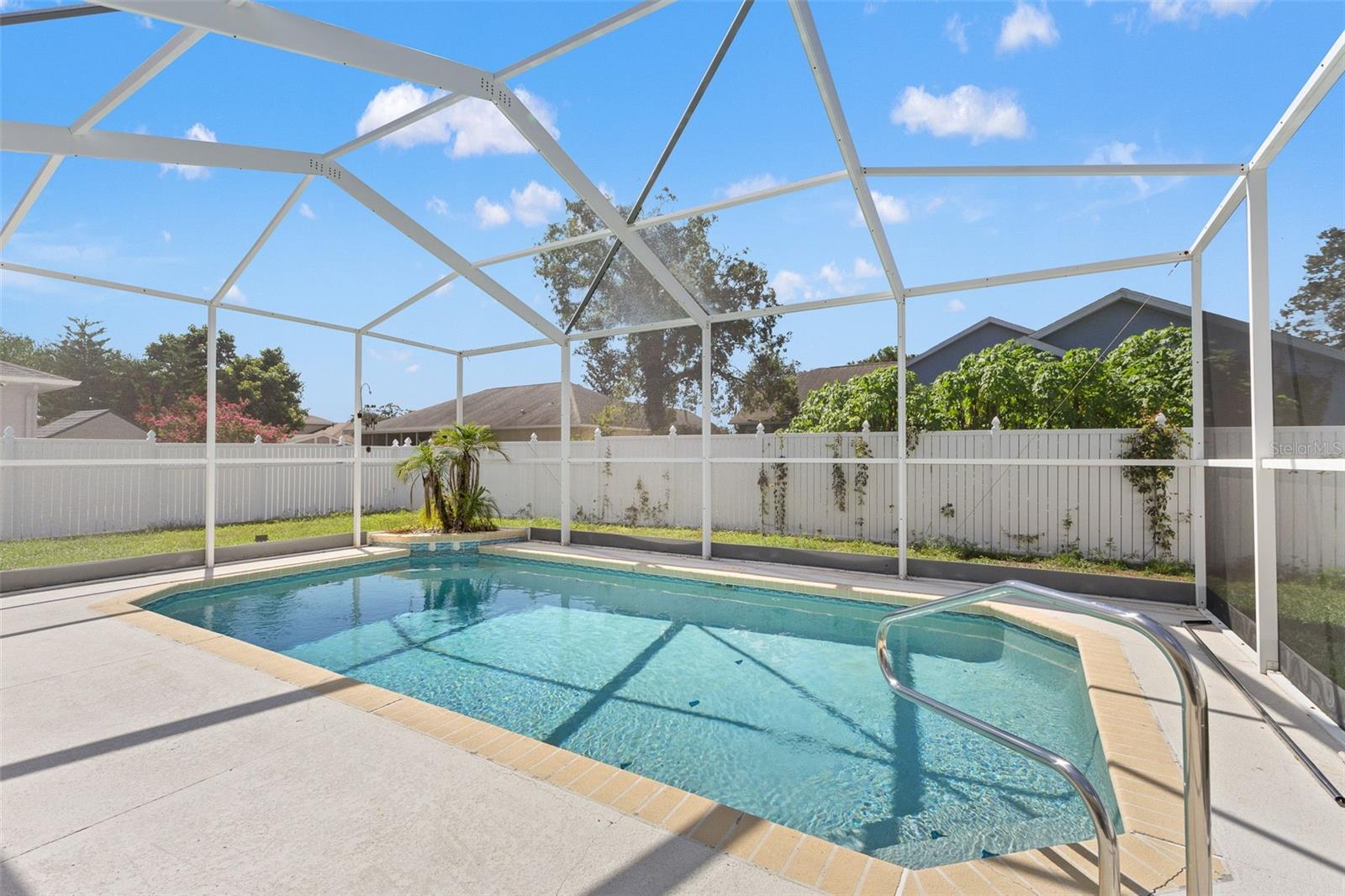Listing photo id 38 for 15408 Cambria Drive