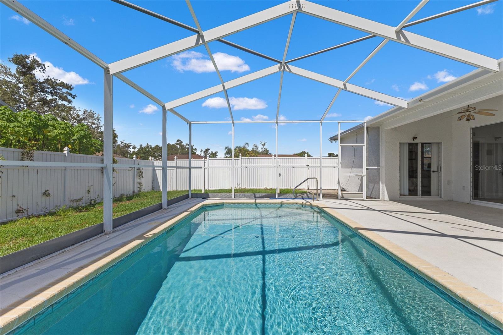 Listing photo id 41 for 15408 Cambria Drive