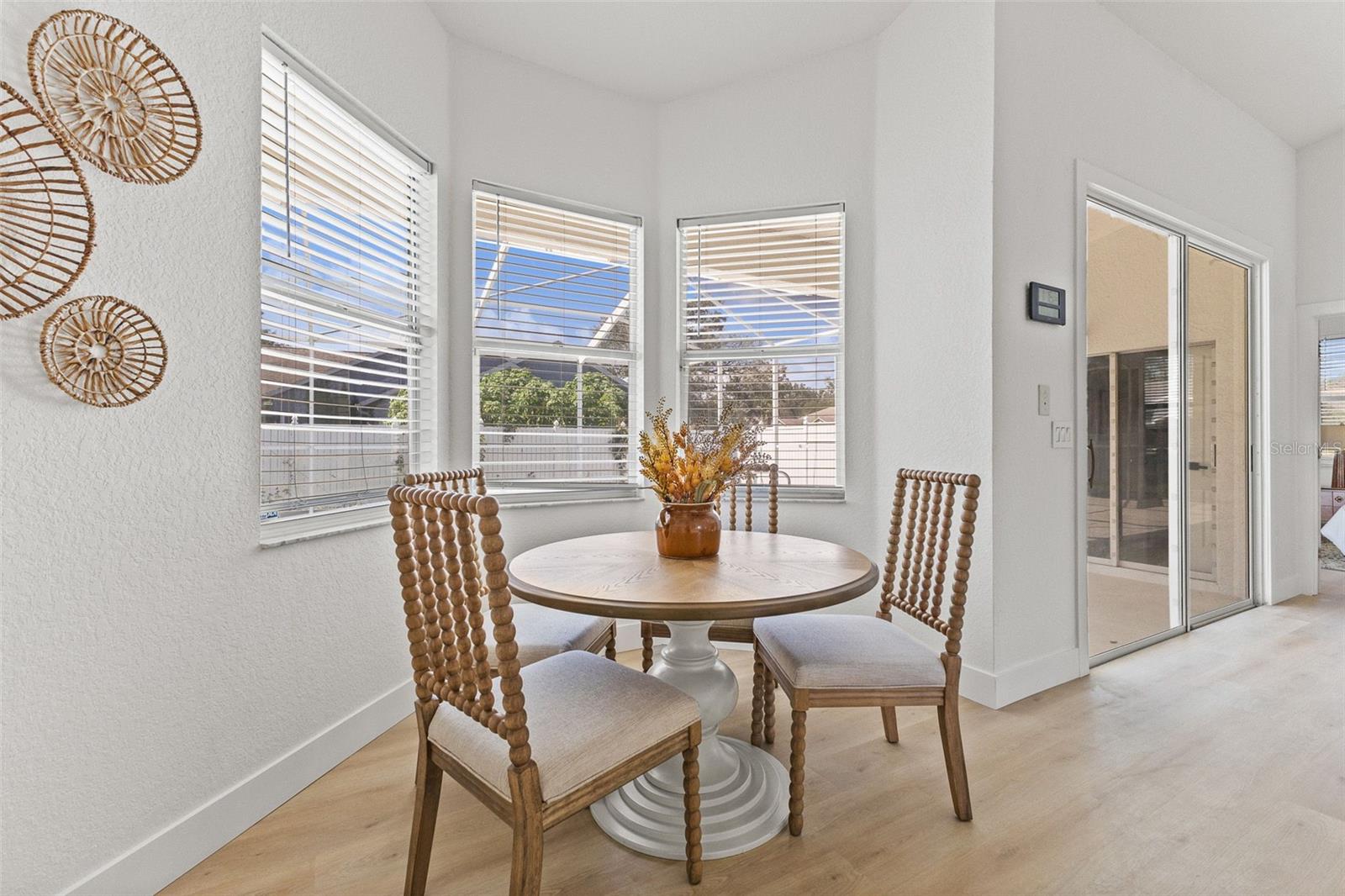 Listing photo id 5 for 15408 Cambria Drive
