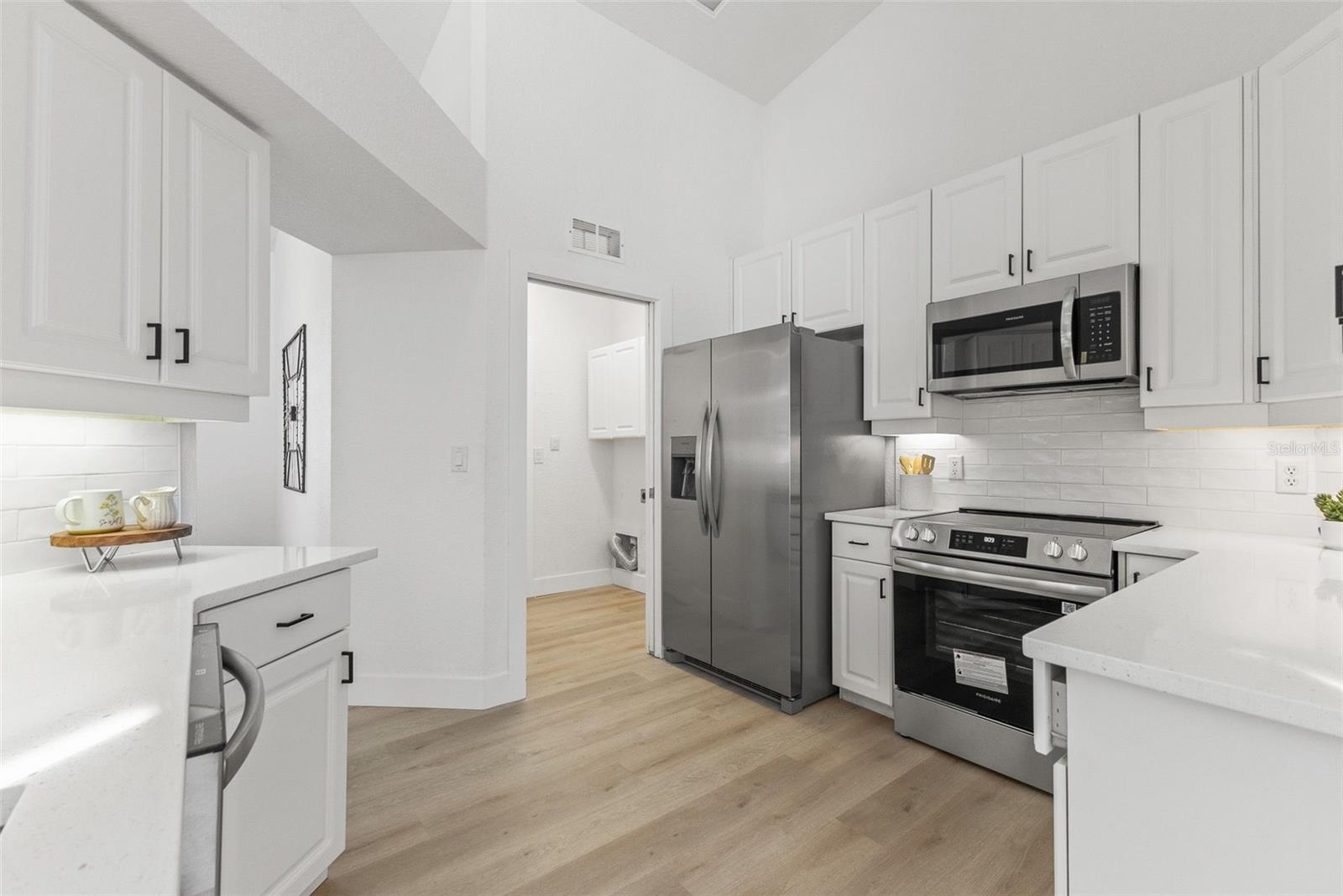Listing photo id 7 for 15408 Cambria Drive