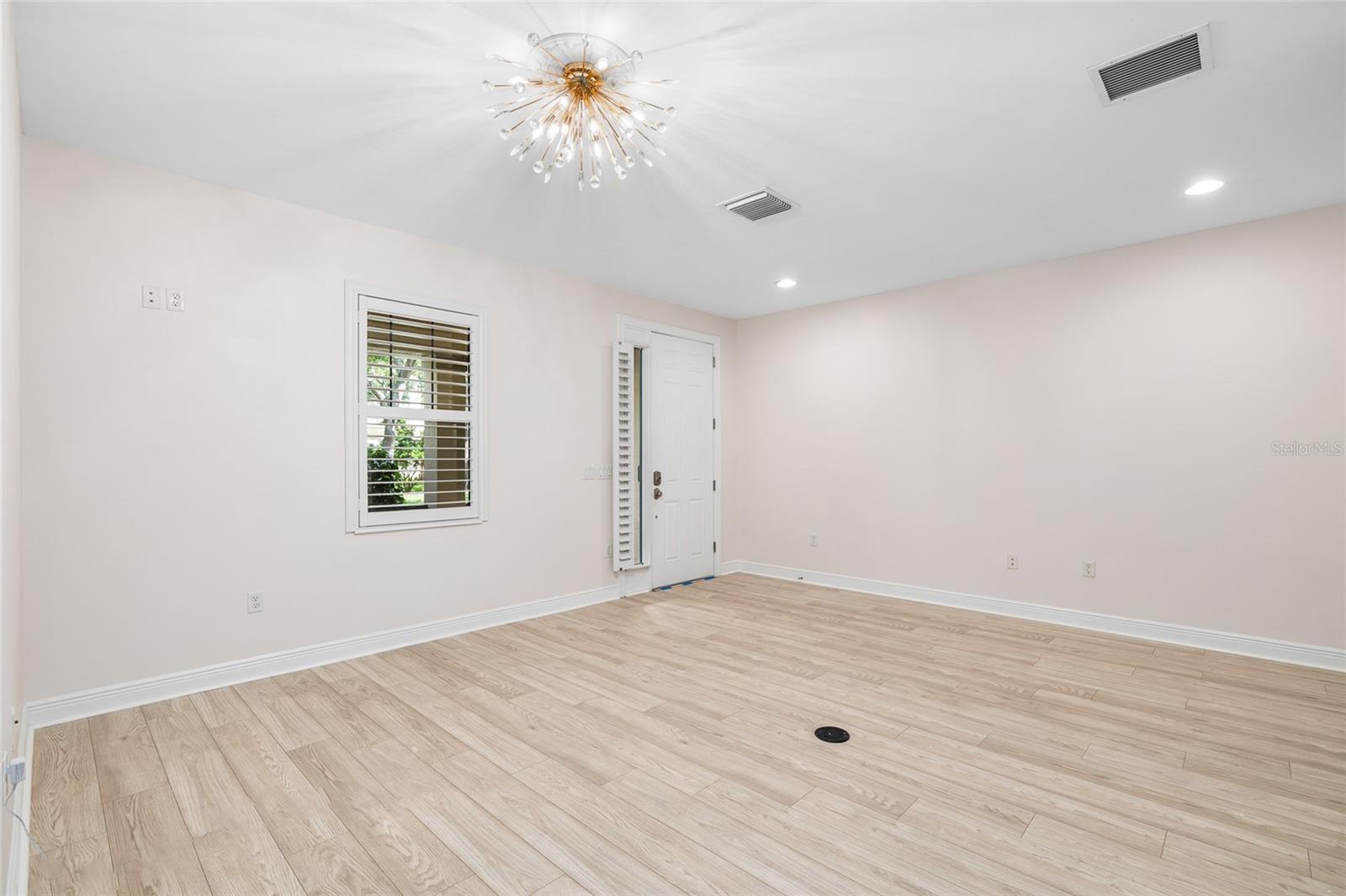 Image 9 of 54 For 5907 Printery Street