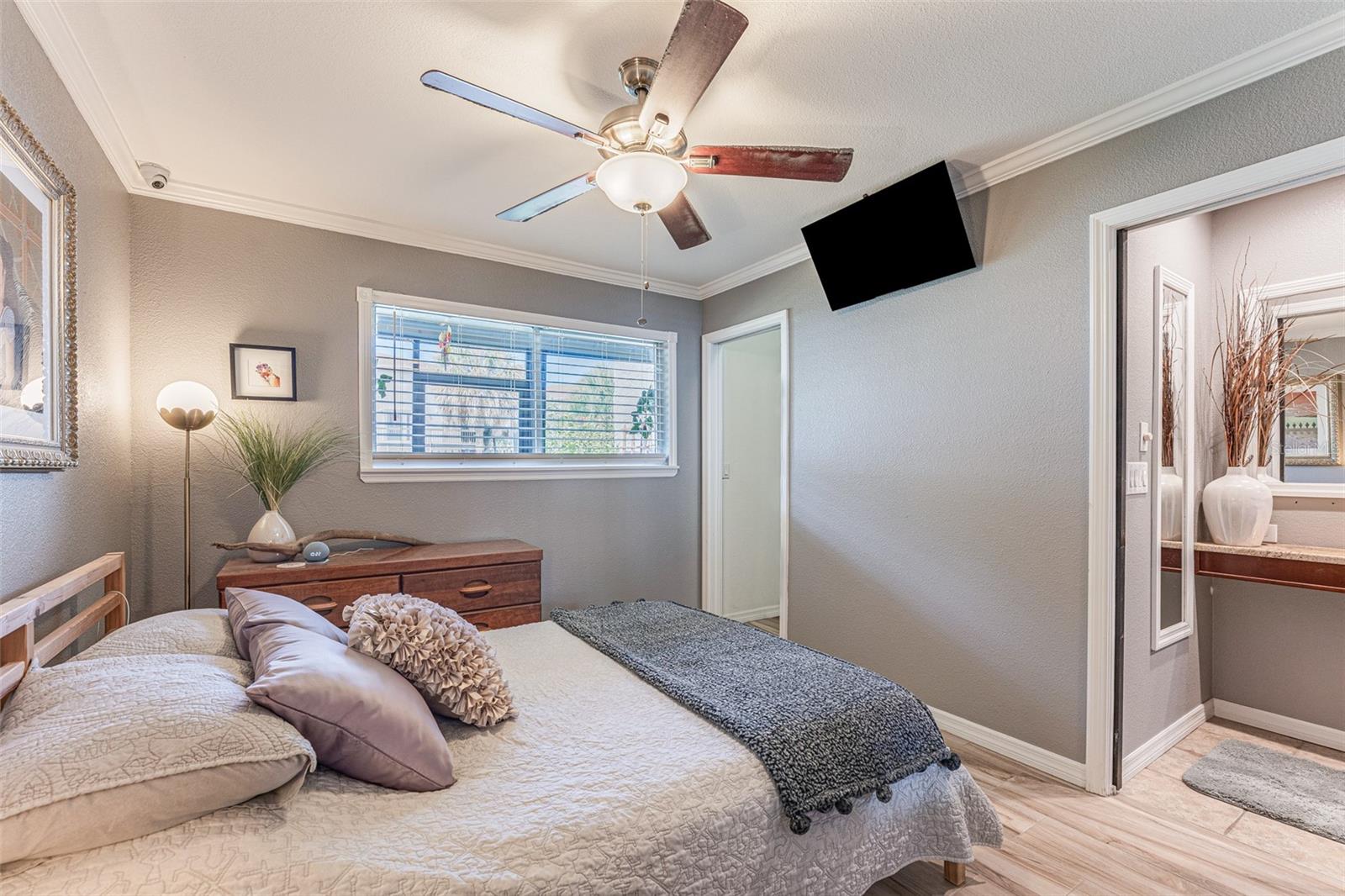 Image 10 of 39 For 6332 Newtown Circle 32a1