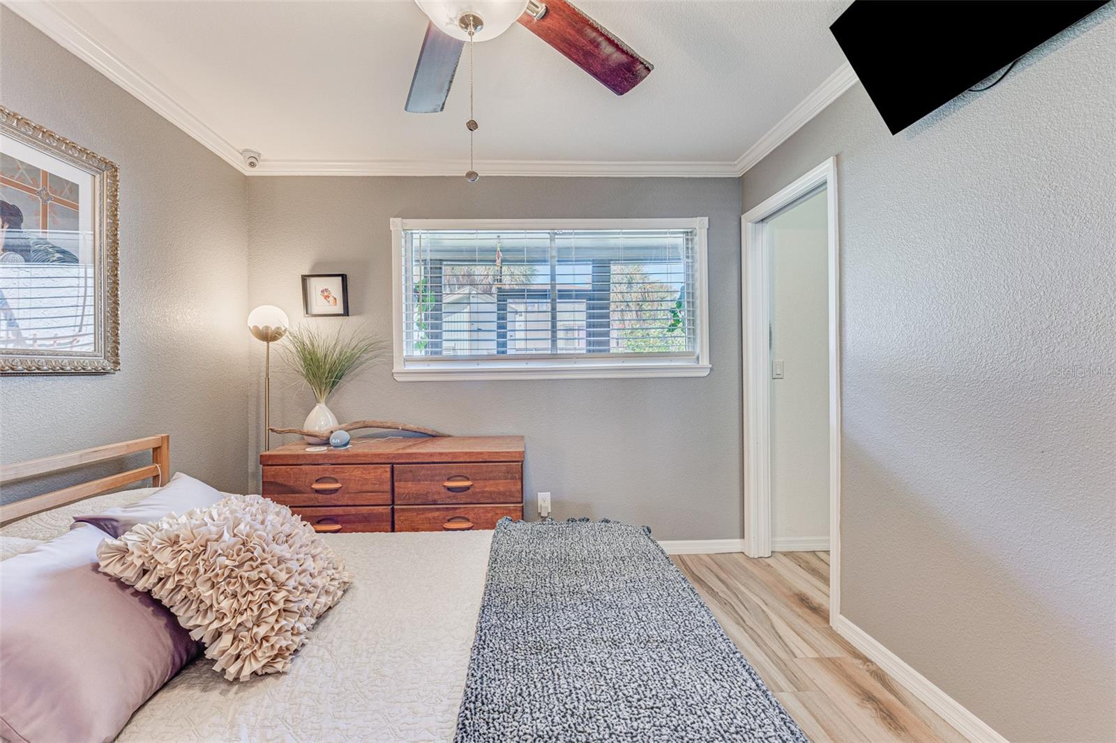 Image 12 of 39 For 6332 Newtown Circle 32a1