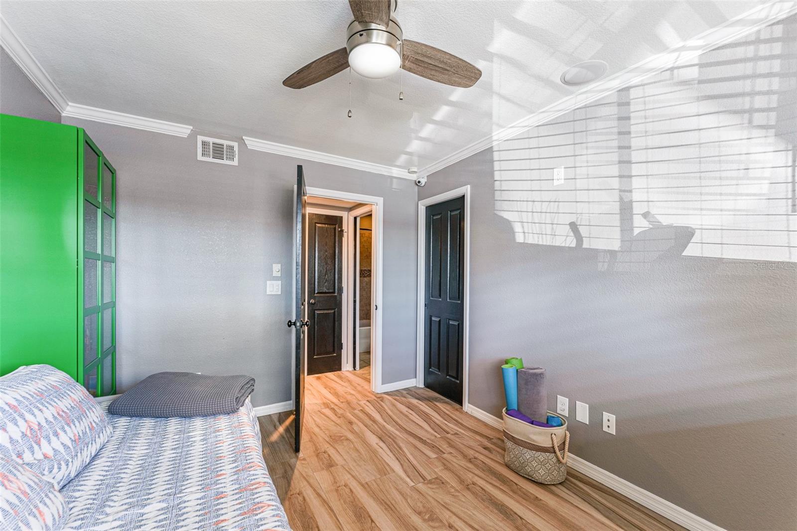 Image 23 of 39 For 6332 Newtown Circle 32a1