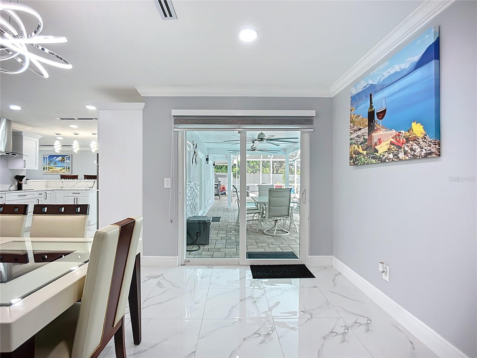 Listing photo id 12 for 6531 Santiago Court