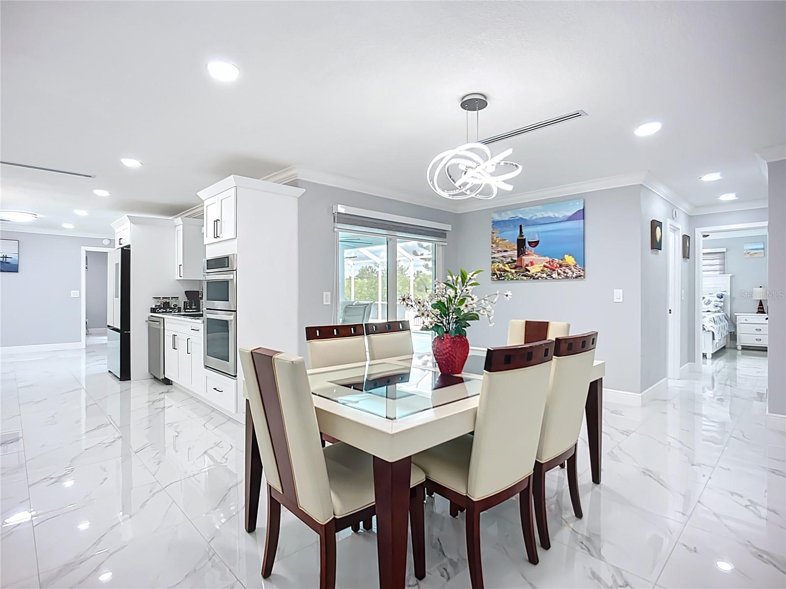Listing photo id 13 for 6531 Santiago Court