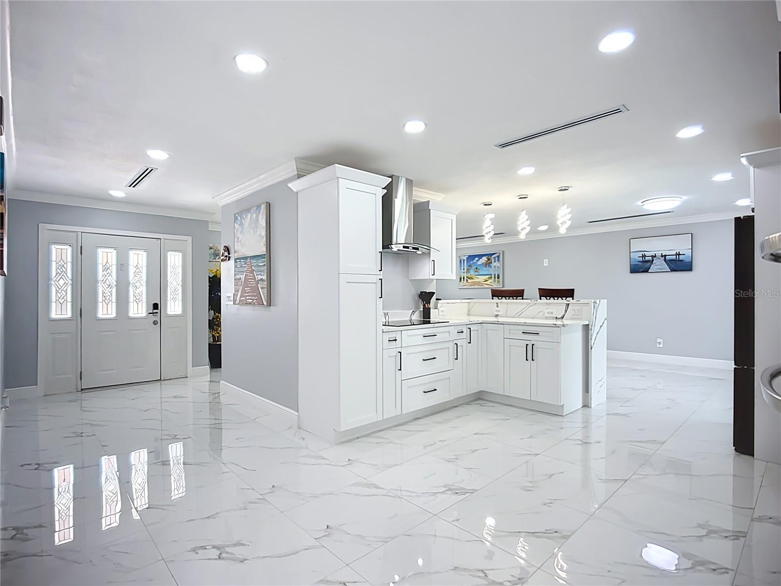 Listing photo id 14 for 6531 Santiago Court